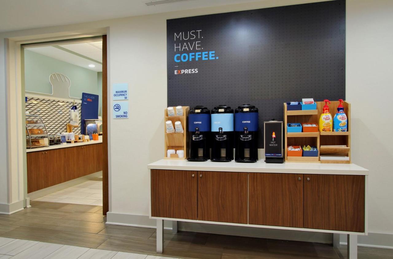 Holiday Inn Express & Suites Charlotte - Ballantyne By Ihg Eksteriør billede
